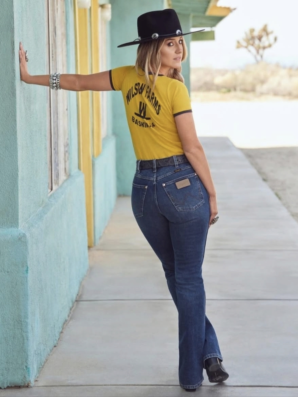 Lainey Wilson Women's Wrangler Blue Jeans Size 30×34 High Waist Flare Boot Cut